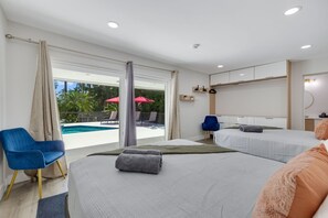 Iron/ironing board, free WiFi, bed sheets - Sultan Villa - Tennis • CT Pool • BBQ (North Miami Beach)
