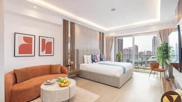 Luksusstudio, balkong, utsikt mot marina