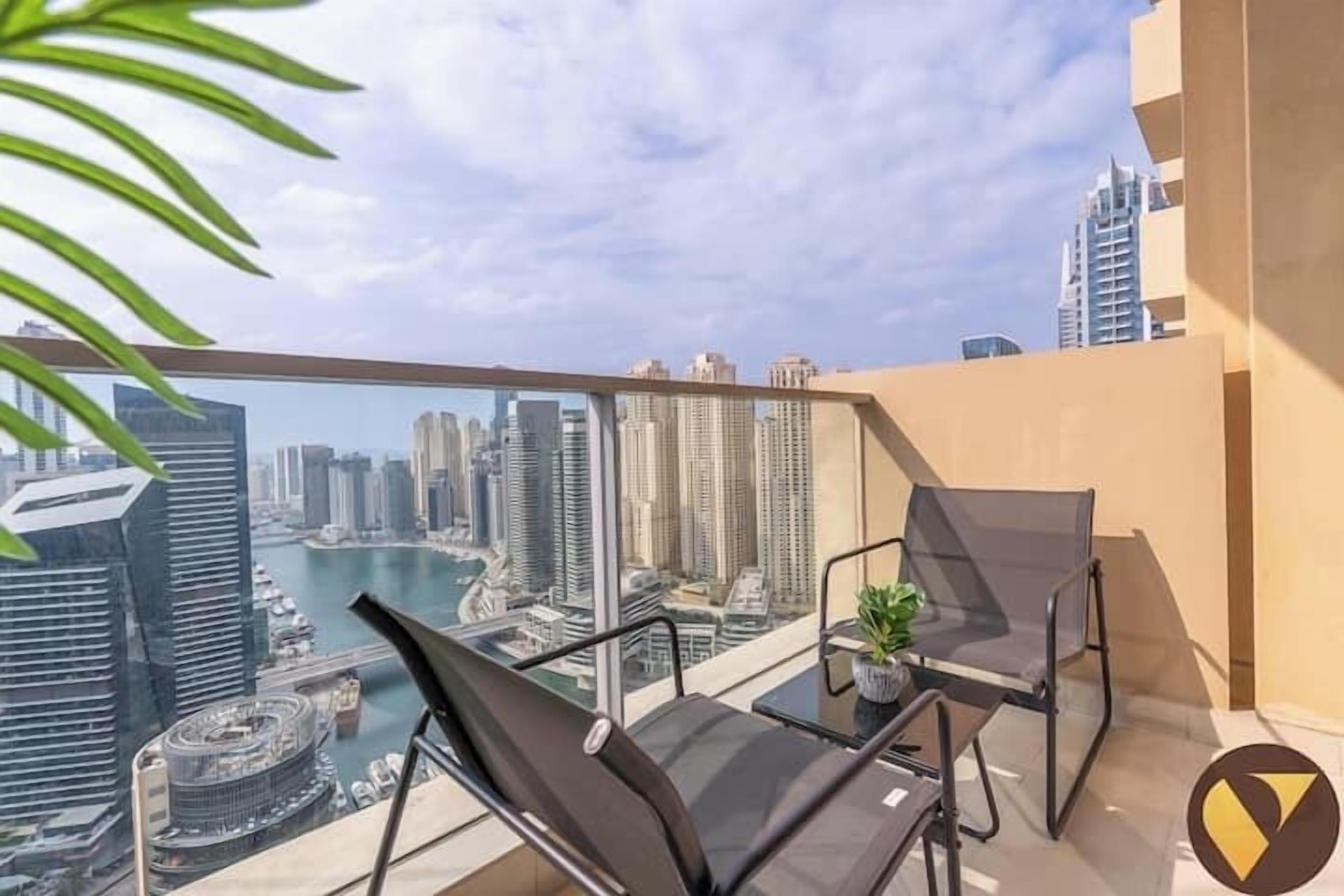 Estudio de lujo, balcón, vistas al puerto deportivo | Balcón