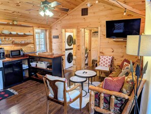 Smart TV - Cozy Cabin Near Lake Burton Clayton - Dog Friendly! (Clarkesville)
