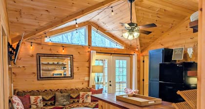Cozy Cabin Near Lake Burton Clayton - Dog Friendly!