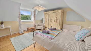 5 bedrooms, iron/ironing board, WiFi