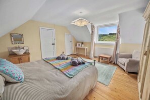 5 bedrooms, iron/ironing board, WiFi