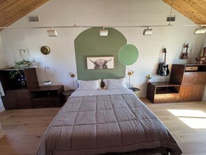 1 bedroom, iron/ironing board, Internet, bed sheets