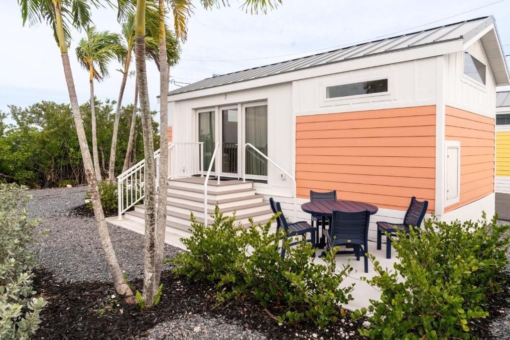 Bungalow, Patio, Lake View