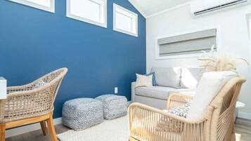 Bungalow, Patio, Lake View | Living area