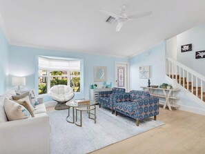 Smart TV - Marco Island Coastal Pool Home - Bikes, Beach Gear, Basketball + Near Beach (Marco Island)