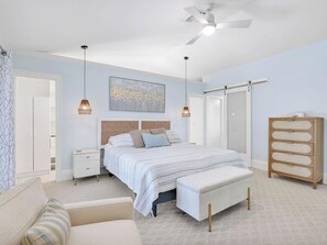 4 bedrooms, desk, travel cot, WiFi - Marco Island Coastal Pool Home - Bikes, Beach Gear, Basketball + Near Beach (Marco Island)