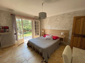 Room - Prestigious Provencal villa - at the foot of the Ventoux mountains (Mazan)