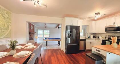 Spacious 4BR w Pool Near Legoland Game Room