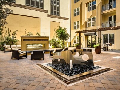 Stylish 1BR Plaza Residence with Pool