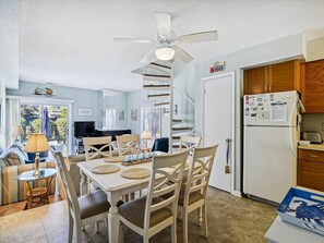 Dining - Bright 2-Bedroom Condo near Bethany Beach (Bethany Beach)