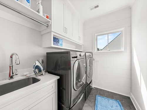 Westport Elegance: Fully Furnished Luxury Retreat with Private Pool Oasis