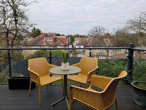 Outdoor dining - Bright Ensuite Room in Shared Wandsworth Flat (London)