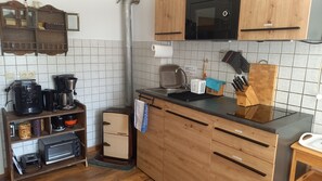 Cafetera i tetera, frigorífic, microones i forn 