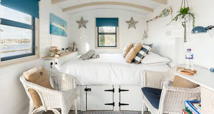 Watersedge Cabin - Luxury Cottages