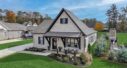 New Gameday Getaway AU Club Home: 3BR + Outdoor Living