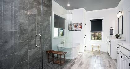 New Gameday Getaway AU Club Home: 3BR + Outdoor Living