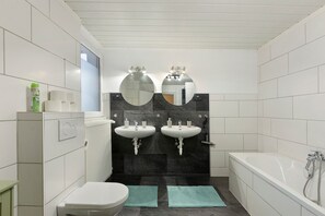 Shower - Apartment 'Ferienwohnung Haas Bräunlingen' with Wi-Fi (Bräunlingen)