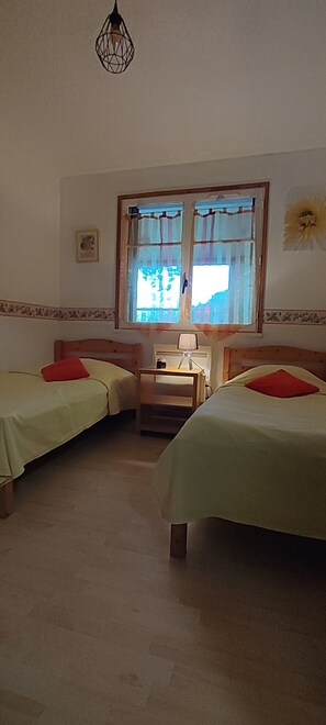 7 bedrooms, iron/ironing board, internet - Gîte de Groupe Les Garbustets A unique place near Toulouse (Castelnau-d'Estrétefonds)