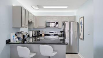 Appartamento, 1 letto queen con divano letto (Grand Caribbean East 107) | Cucina privata
