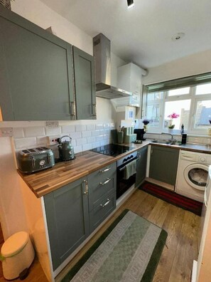 Private kitchen - Cozy London Westminster Apartment sky Sports Netfx (Edinburgh)