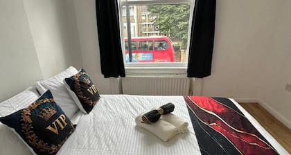 London-2br-sleeps6-skysports-netflix-disneyplus