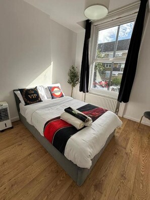 Room - Cozy London Westminster Apartment sky Sports Netfx (Edinburgh)