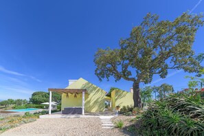 Property grounds - Holiday Home 'Celestial Melides Country House' with Private Pool, Private Terrace and Wi-Fi (Melides)