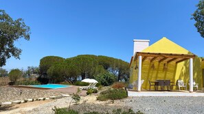 Outdoor dining - Holiday Home 'Celestial Melides Country House' with Private Pool, Private Terrace and Wi-Fi (Melides)