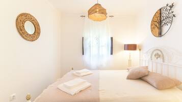 2 bedrooms, iron/ironing board, WiFi, bed sheets
