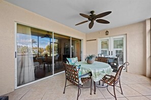 Outdoor dining - Harbor Palm- 2BR/2BA Condo Near the Water (Jupiter)