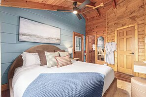 2 bedrooms, iron/ironing board, WiFi, bed sheets - Romantic Mtn Spa Retreat - Views • Hot Tub • Sauna • Fire Pit  • Cold Plunge (Gatlinburg)
