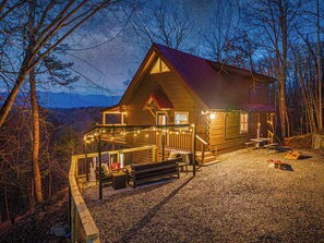 Terrace/patio - Romantic Mtn Spa Retreat - Views • Hot Tub • Sauna • Fire Pit  • Cold Plunge (Gatlinburg)