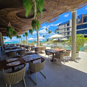 Outdoor dining - Cais Eco Residencia by Manta (Ipojuca)