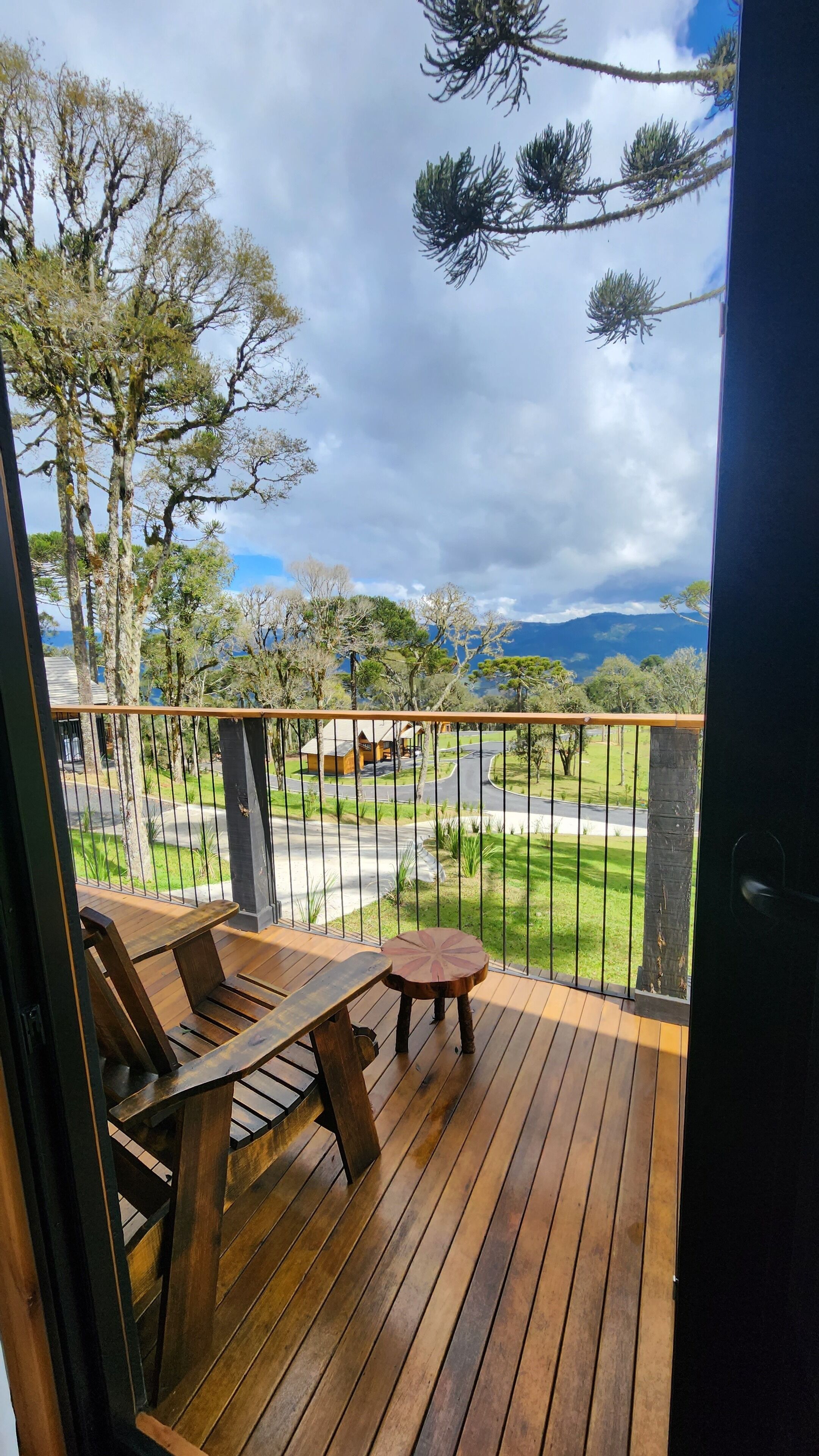 Hytte, delvis utsikt mot innsjø | Terrasse/patio