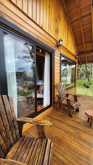 Cabane, vue partielle sur le lac | Terrasse/Patio