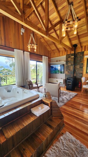 Cabana, vista parcial para o lago | Parte interna