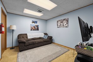 Living area - The Pool House (Rapid City)