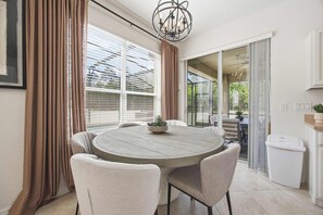 Dining - Magical Elegant Villa-Private Pool & Spa Near Disney (Davenport)