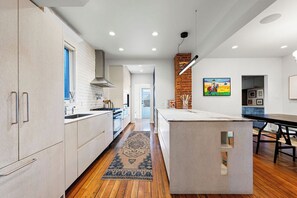 Private kitchen - The Strath House (Vancouver)