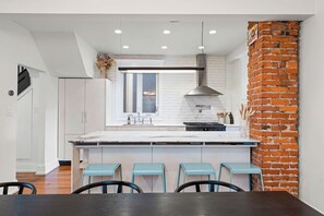 Private kitchen - The Strath House (Vancouver)