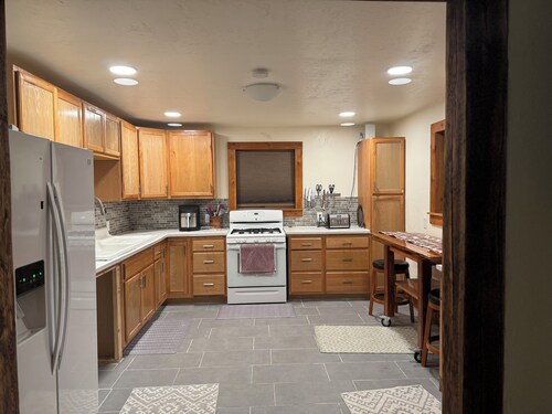 Welcoming 2-bedroom house in East Glacier Park for your getaway