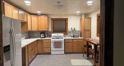 Welcoming 2-bedroom house in East Glacier Park for your getaway