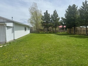 Property grounds - Welcoming 2-bedroom house in East Glacier Park for your getaway (East Glacier Park)
