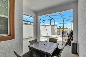 Outdoor dining - Family townhouse w/ pool & water park access (Davenport)