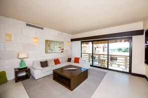 Living area - Best Penhouse in town, Amazing sea views 2 bdr.w/private pool (Playa del Carmen)