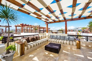 Terrace/patio - Best Penhouse in town, Amazing sea views 2 bdr.w/private pool (Playa del Carmen)