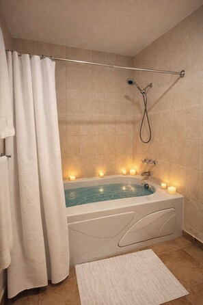 Jetted bath, hair dryer, bidet, towels - Beachfront Penthouse with Private Terrace, Ocean & El Yunque Views – Casa Bacci (Río Grande)