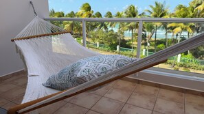 Property grounds - Beachfront Penthouse with Private Terrace, Ocean & El Yunque Views – Casa Bacci (Río Grande)